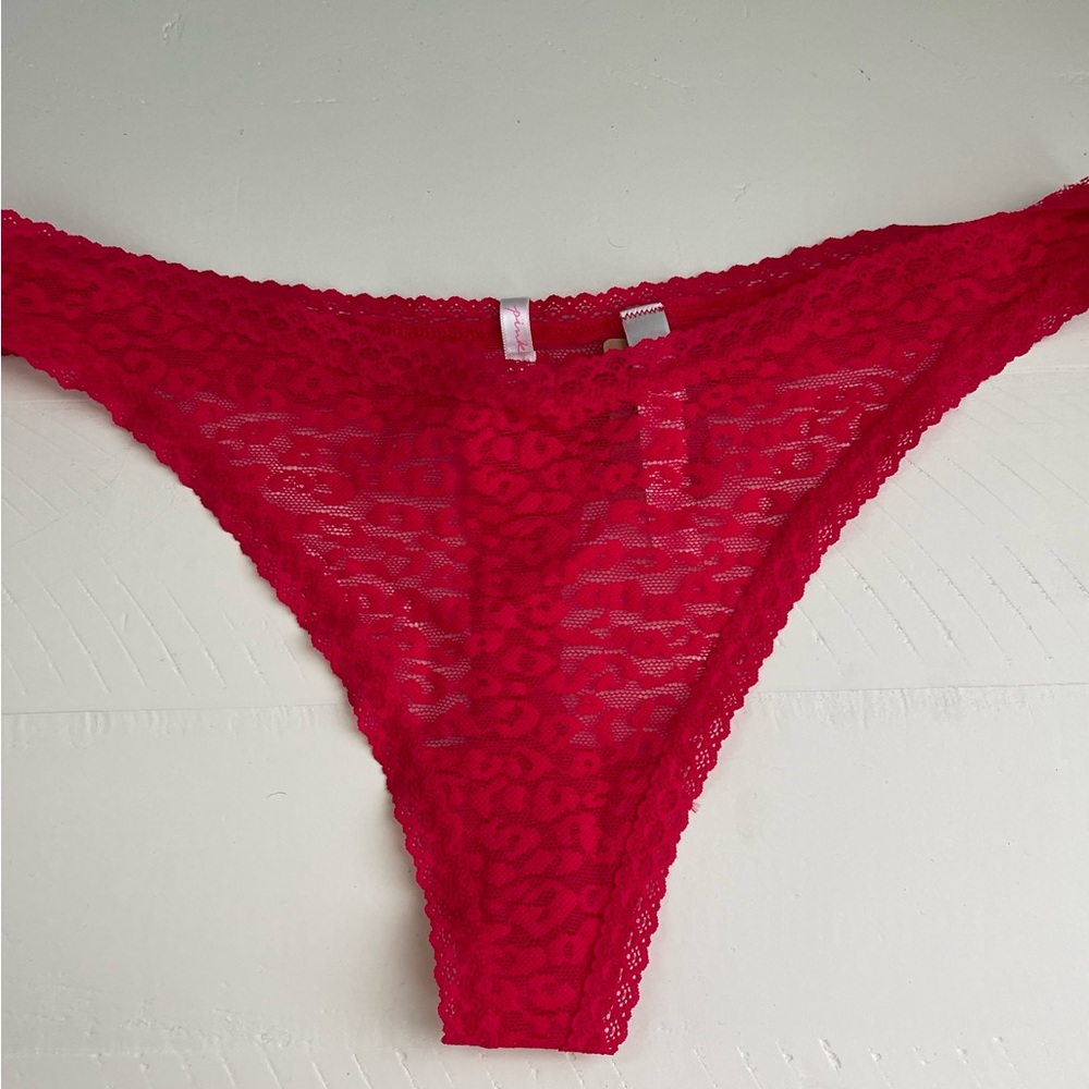 Victoria Secret - Picture 3 of 5